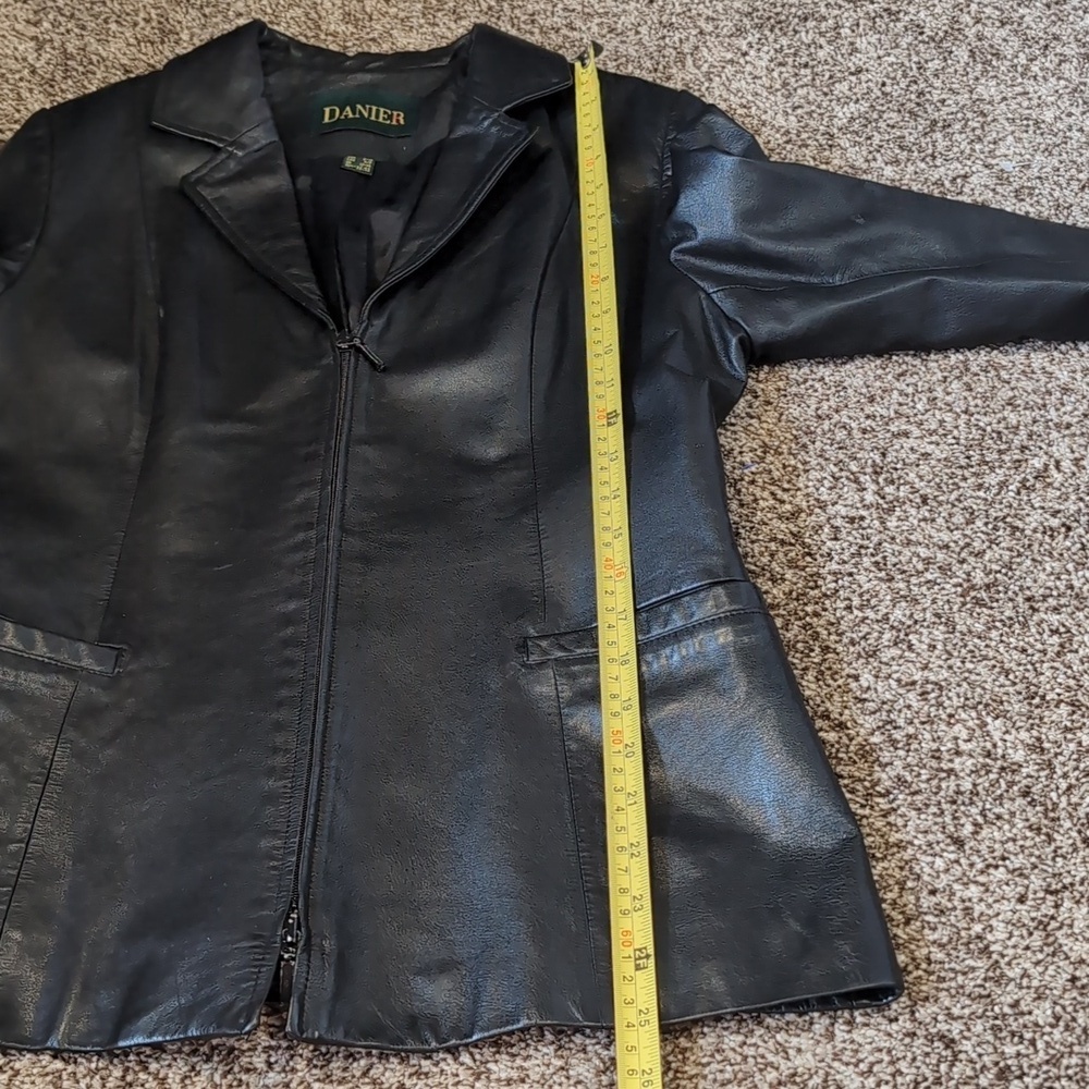 Danier Women's Black Leather Jacket Size Small - Picture 9 of 16